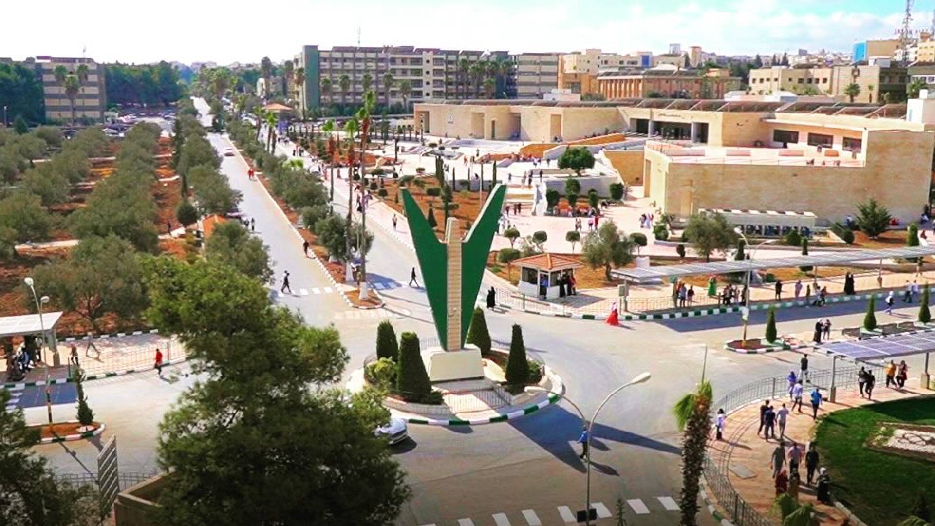 بقيمة 100 ألف دينار.. جامعة اليرموك تمنح قروض ومساعدات لـ 300 طالب وطالبة