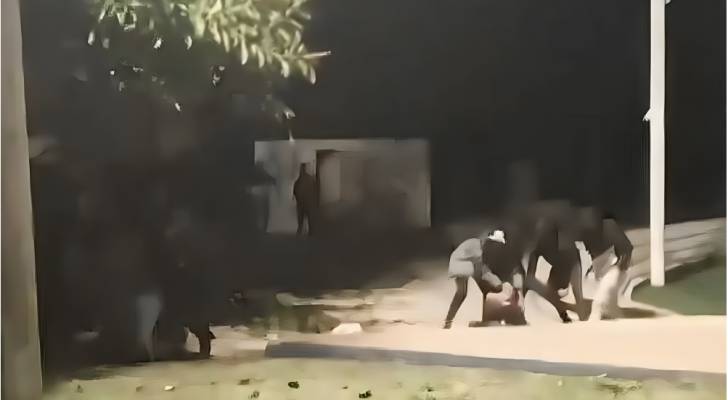 خلال لحظة الاعتداء