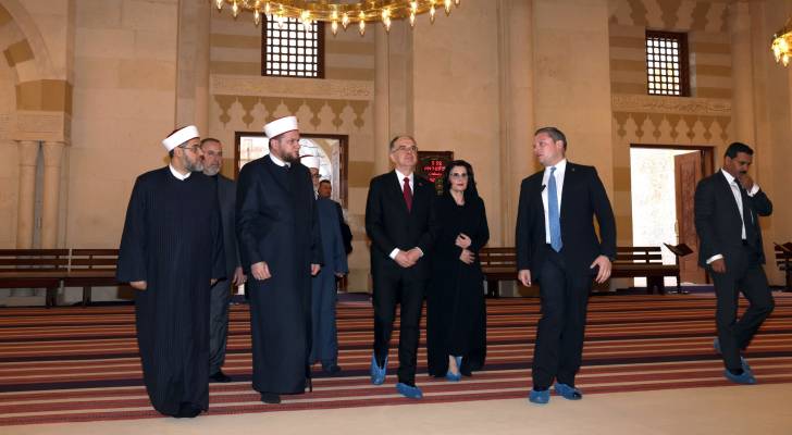 الرئيس الألباني يزور مسجد الملك الحسين في دابوق