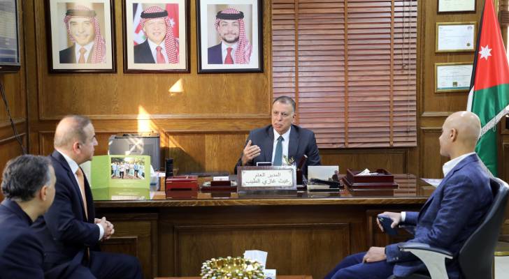 الفراية يفتتح مكتب الخدمة المستعجلة