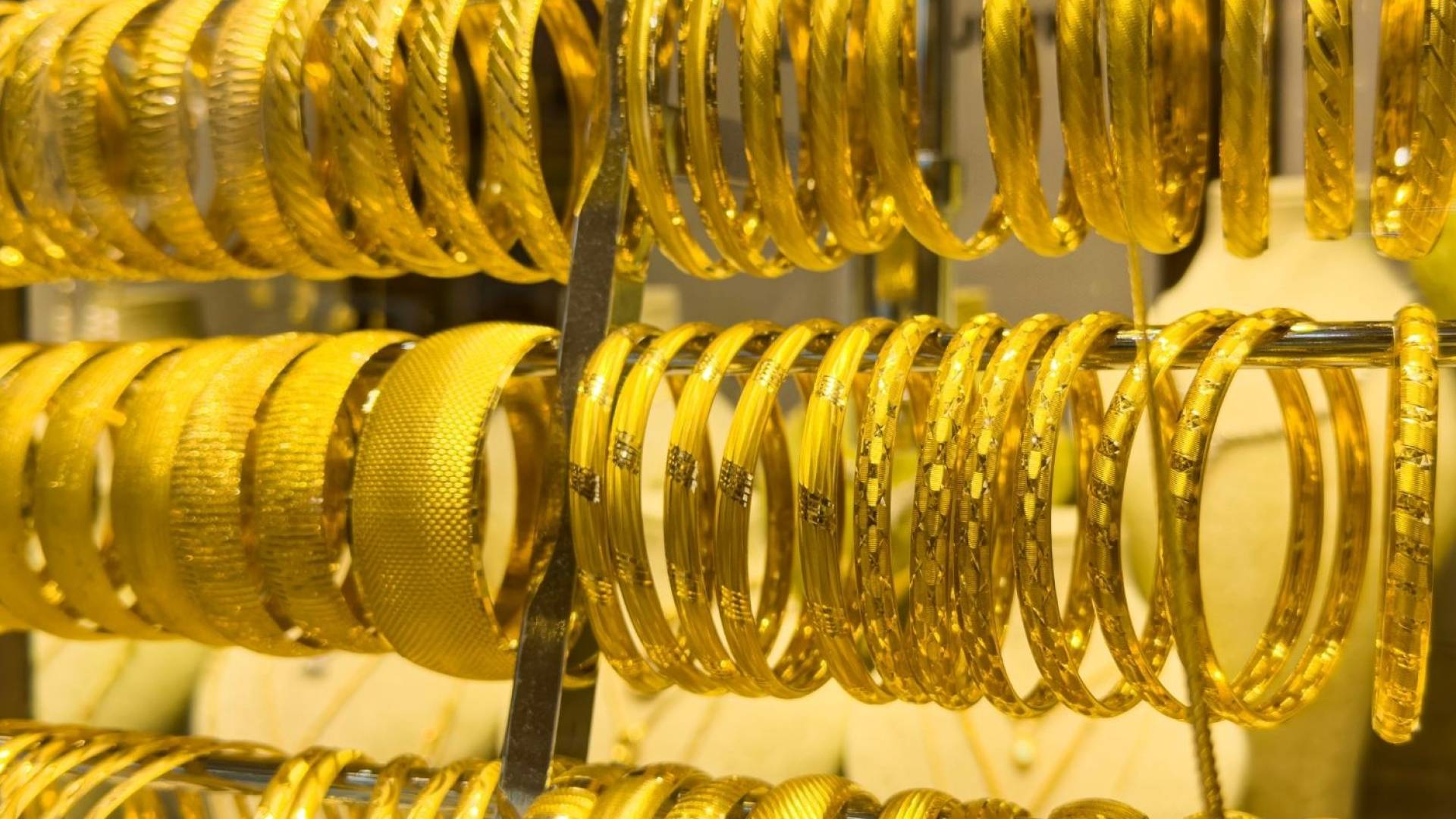 أسعار الذهب في مصر تقفز 55 جنيها.. وعيار 21 يكسر حاجز الـ7000 جنيها