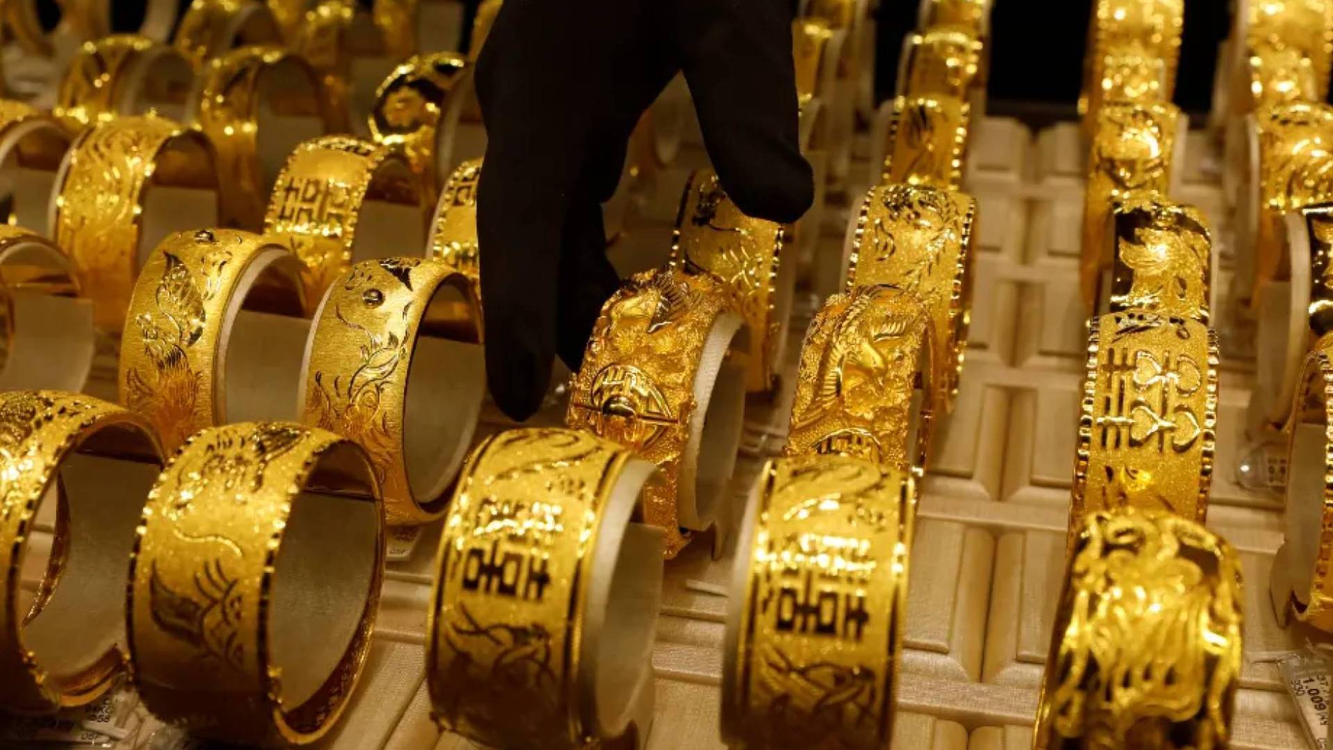 قفزة قياسية في أسعار الذهب بالأسواق السعودية.. وعيار 24 يقترب من حاجز 700 ريال