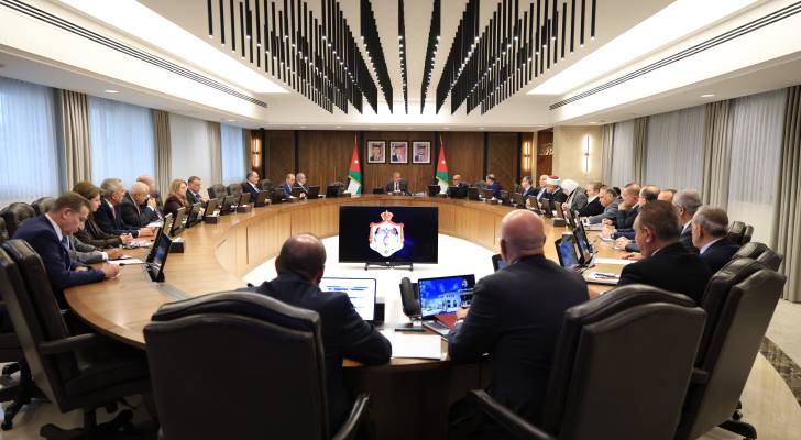 رئيس الوزراء جعفر حسان خلال اجتماع مجلس الوزراء
