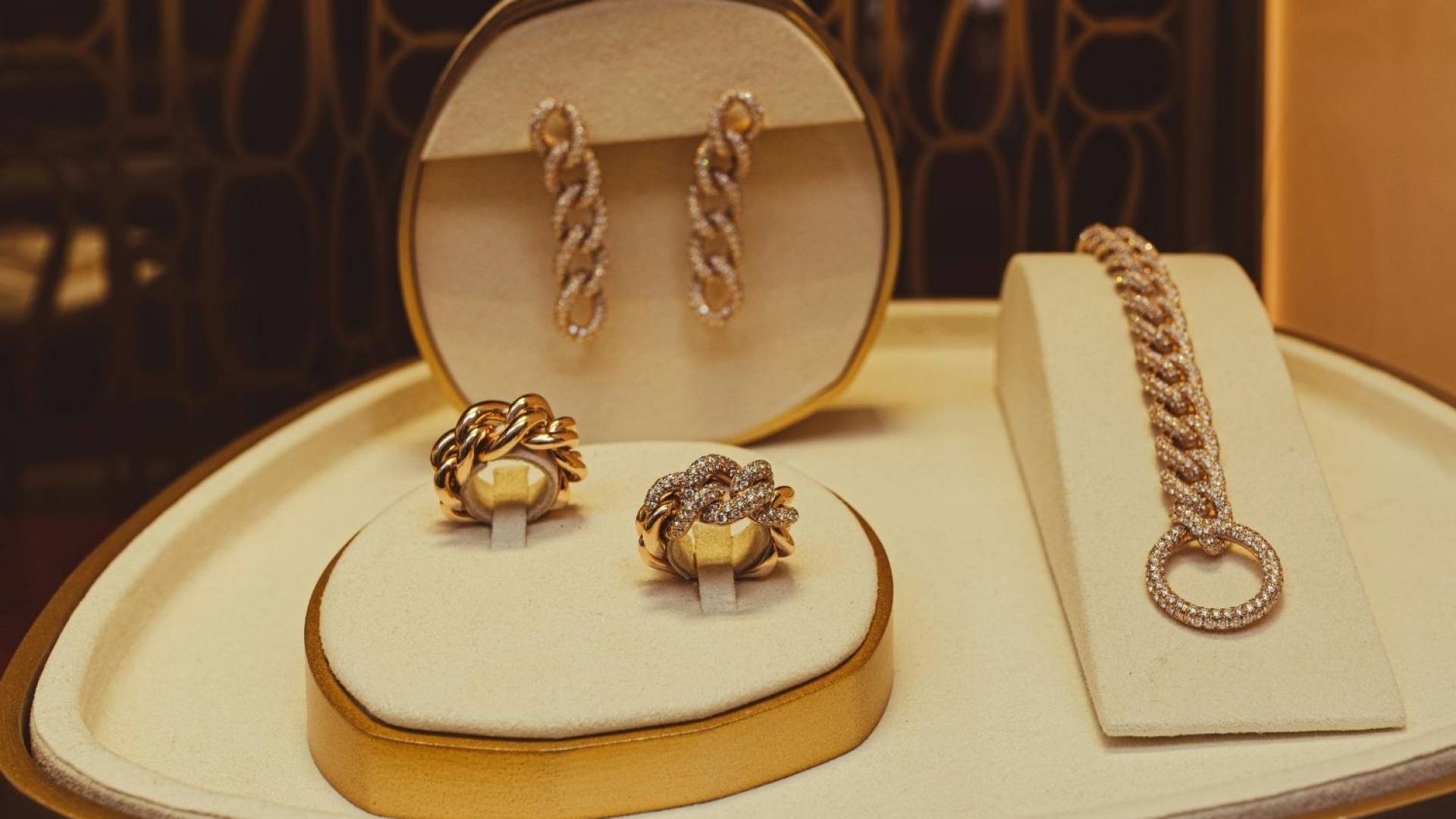 أسعار الذهب تتراجع.. "المعدن الأصفر" يفقد 77 دولارا ويهبط إلى مستوى 5,150 دولارا