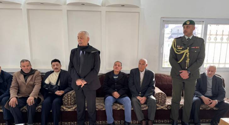 العيسوي أثناء تقديم واجب العزاء