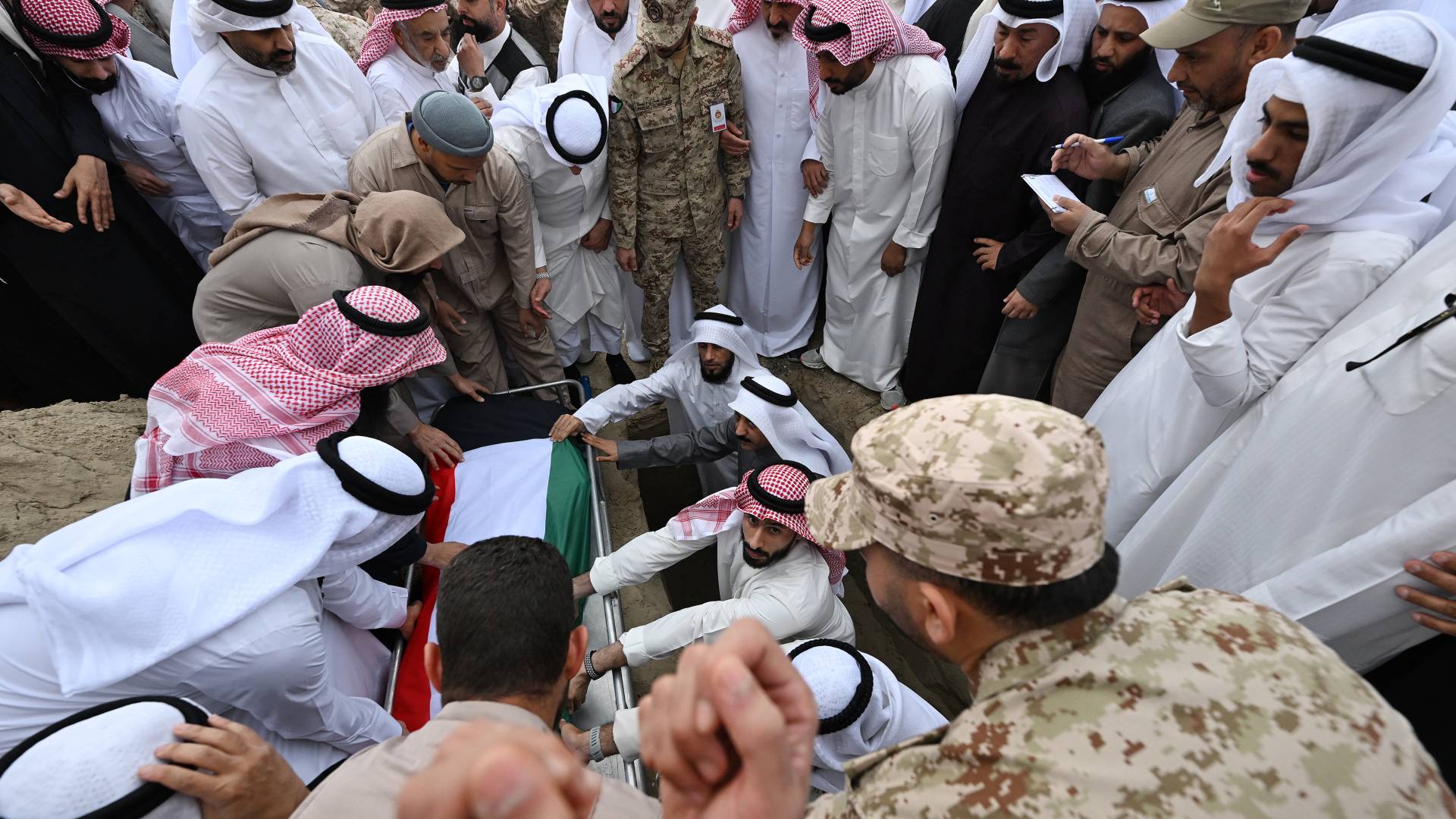 رئيس الوزراء يعزي نظيره الكويتي بشهيدي أمن الحدود ويؤكد: أمننا واحد