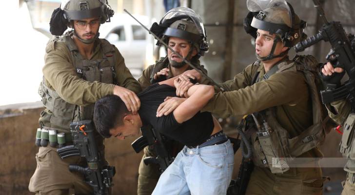 الاحتلال يعتقل 24 فلسطينيا في الضفة الغربية