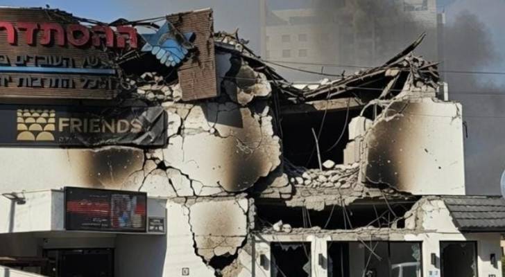 صاروخ إيراني على متجر في الأراضي المحتلة