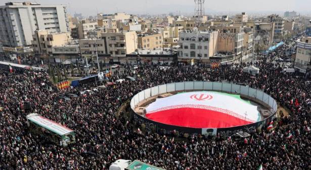 طهران تشيع كبار قادتها العسكريين والأمنيين في جنازة مليونية