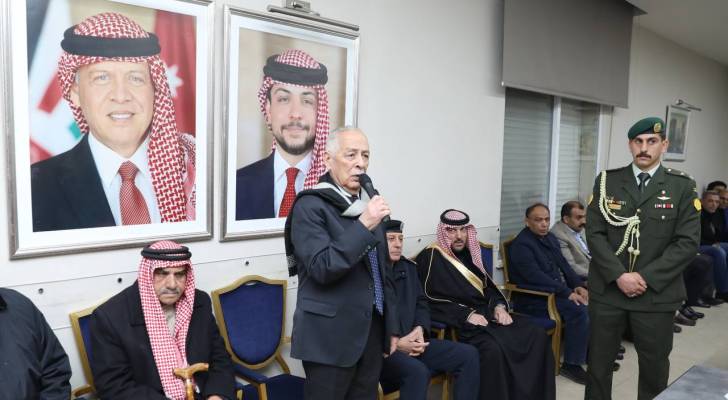 العيسوي أثناء تقديم واجب العزاء
