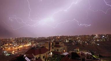 صورة أرشيفية لعاصفة رعدية في الأردن