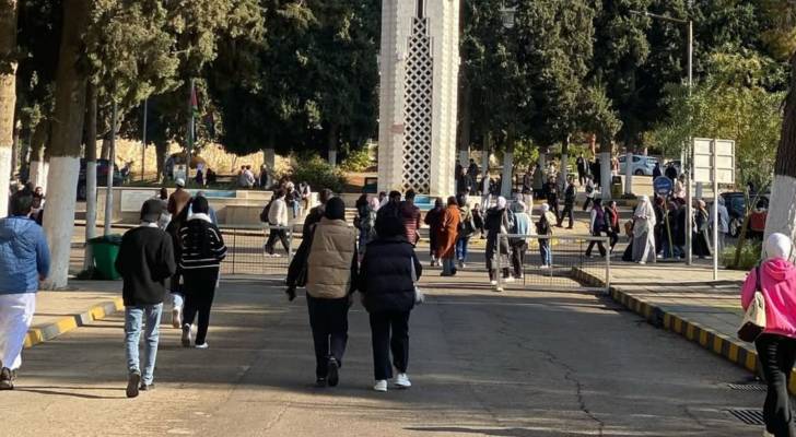 طلاب جامعة