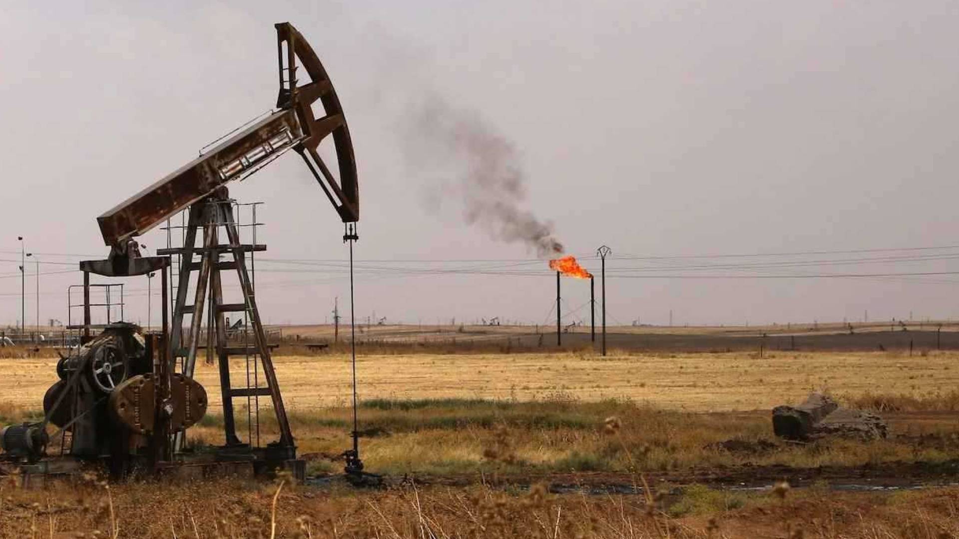 سعر خام برنت يغلق فوق 100 دولار لأول مرة منذ 2022 