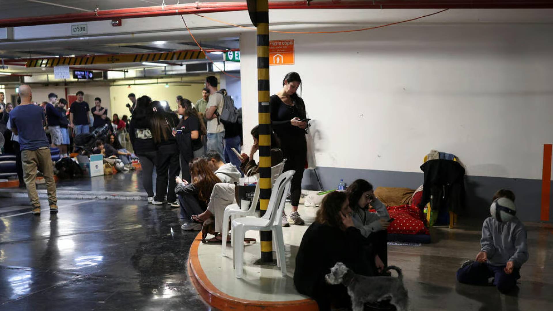 إعلام عبري: تل أبيب تبتز السكان مالياً مقابل الاحتماء من الصواريخ داخل المواقف 