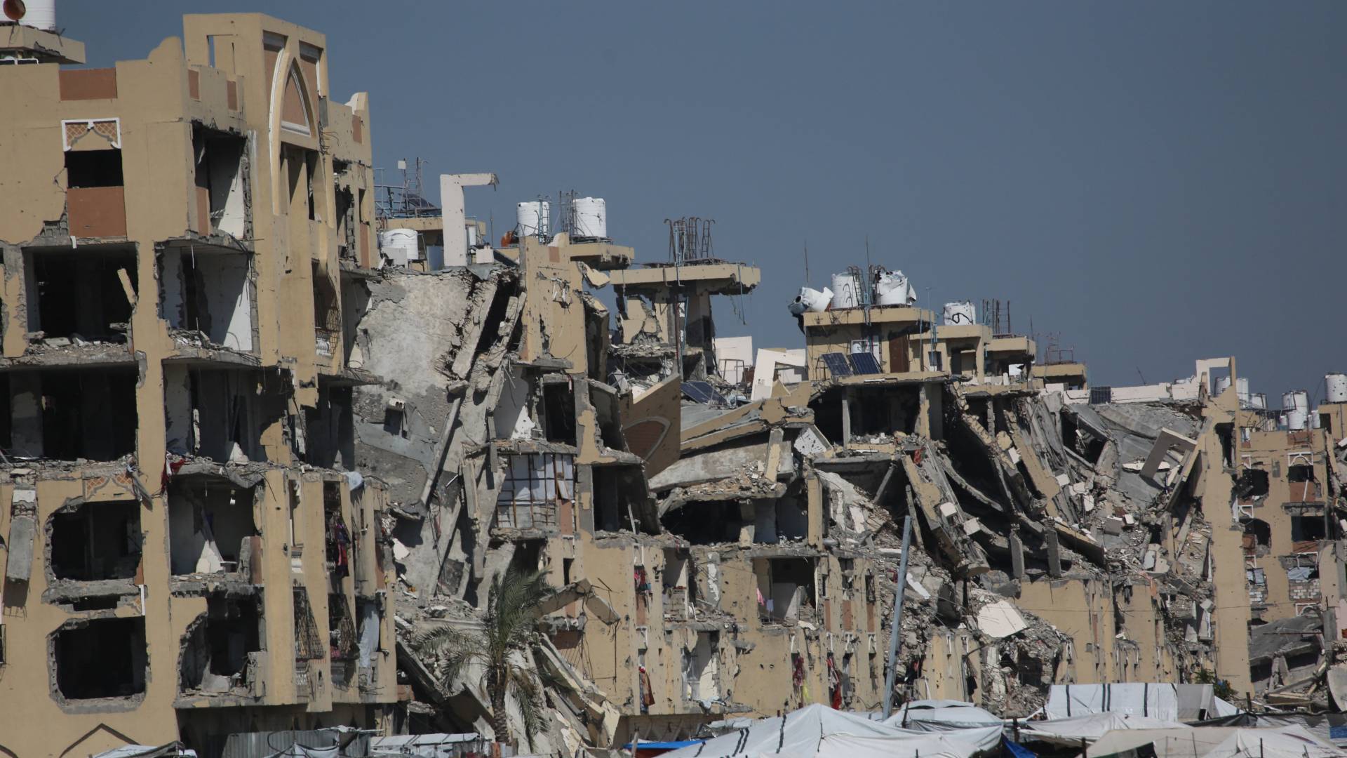 مراسل رؤيا: شهيد وعدة جرحى في قصف بمسيرات الاحتلال استهدف خيمة نازحين بمواصي خان يونس