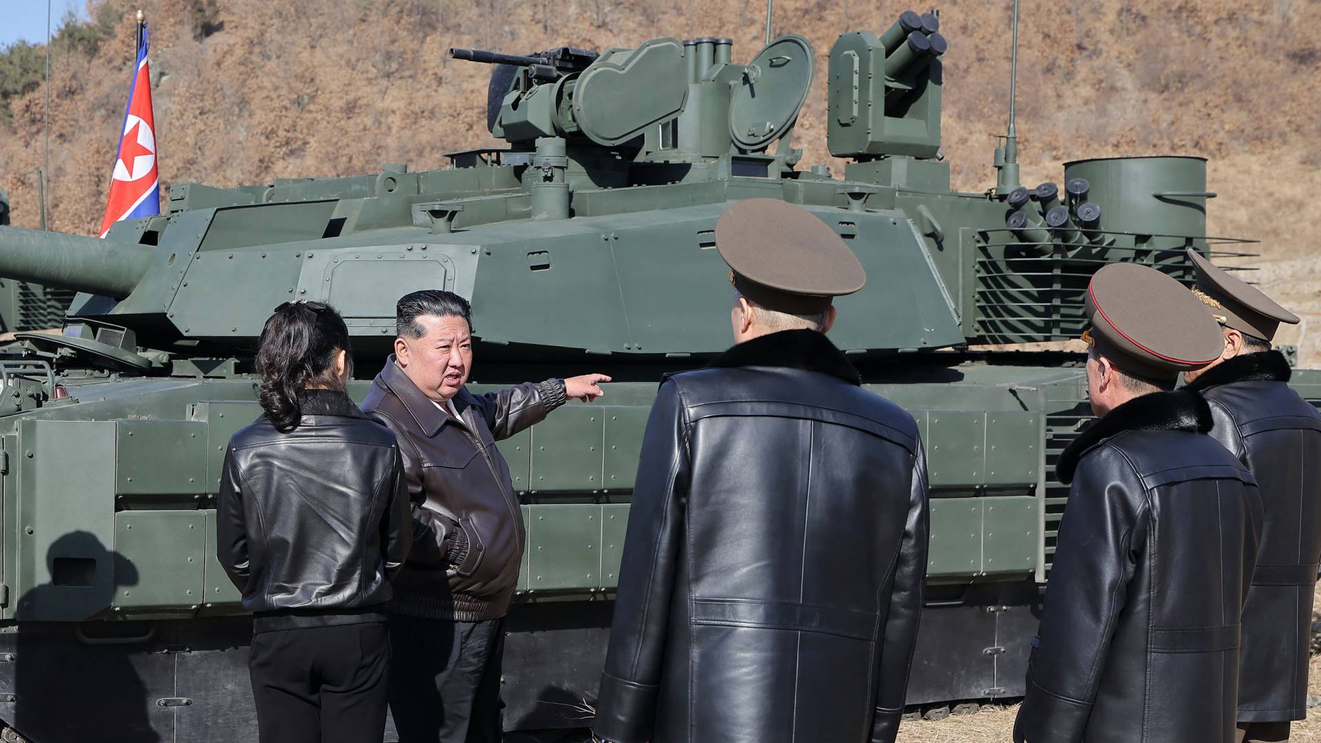 باشراف "كيم جونغ اون".. كوريا الشمالية تكشف عن دبابة قتالية "متطورة لا مثيل لها" 