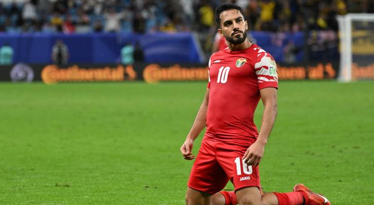 نجوم المنتخب الوطني موسى التعمري يحتفل بهدف سابق