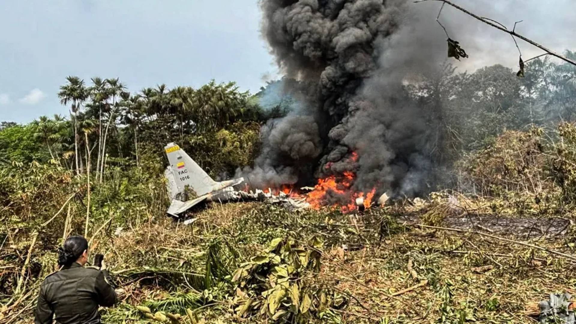 مقتل 66 عسكريا كولومبيا إثر سقوط طائرة نقل من طراز "هيركوليز"