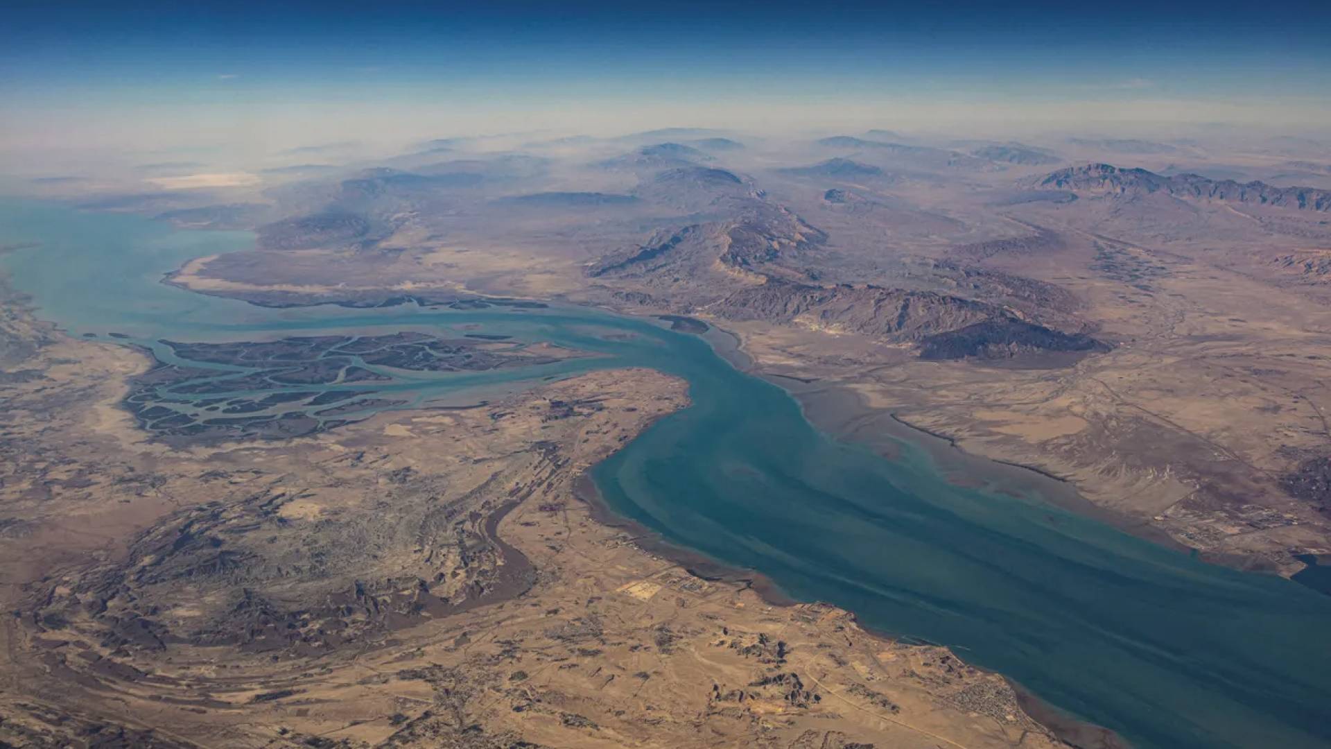 مضيق هرمز تحت الحصار الفعلي.. شلل يصيب شريان الطاقة العالمي وتحذيرات من كارثة اقتصادية