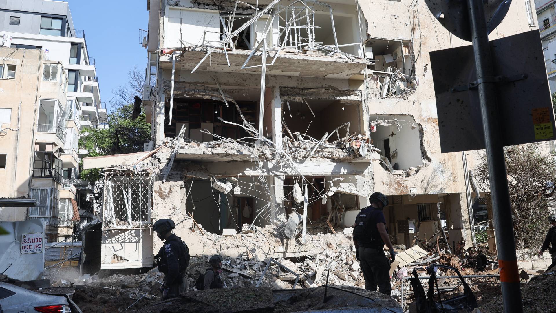 "الرؤوس المتشظية" تضرب تل أبيب: دمار هائل في 8 مواقع وارتفاع حدة "الوعد الصادق 4"