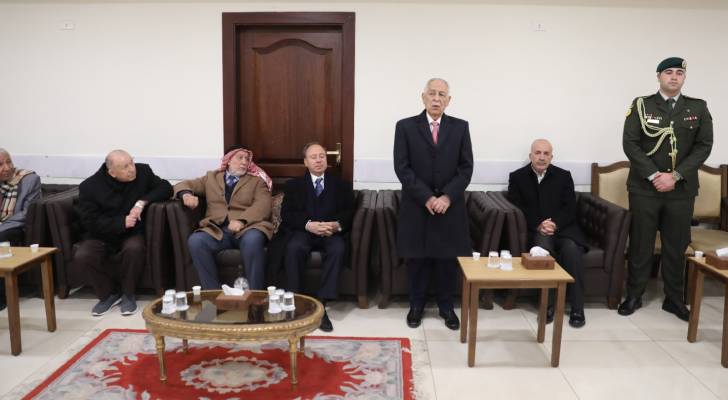 مندوبا عن الملك وولي العهد. العيسوي يعزي آل صالح