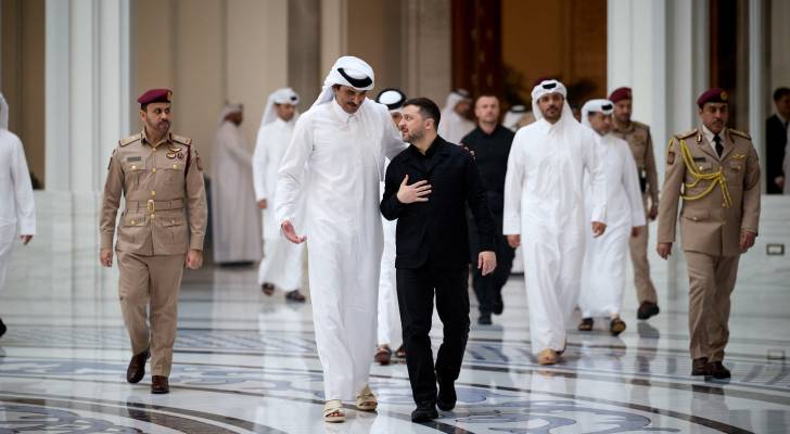 الرئيس الأوكراني فولوديمير زيلينسكي وأمير قطر الشيخ تميم بن حمد آل ثاني