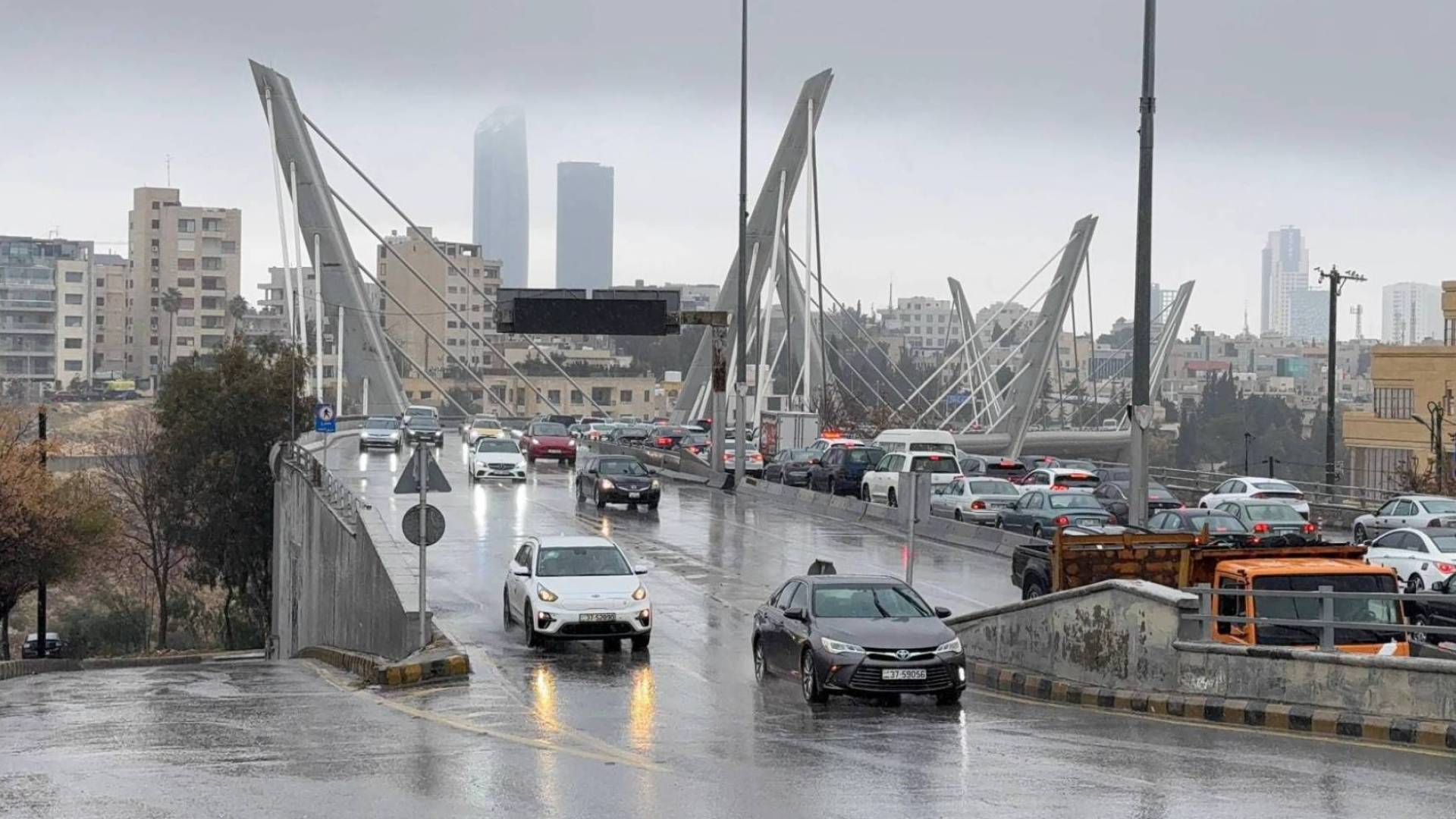 طقس العرب: اشتداد الأمطار واندفاع سحب ماطرة نحو الأردن