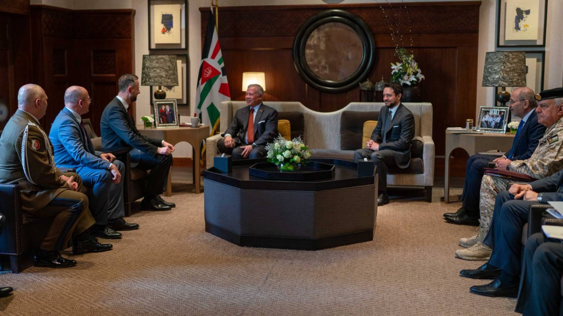 الملك يستقبل نائب رئيس الوزراء ووزير الدفاع الوطني البولندي -فيديو