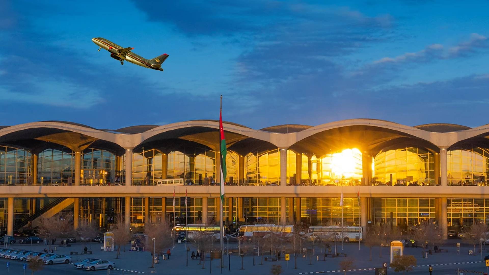 الكابتن ضيف الله الفرجات: عودة تدريجية للحركة الجوية ونمو ملموس في عدد الرحلات في مطار الملكة علياء الدولي