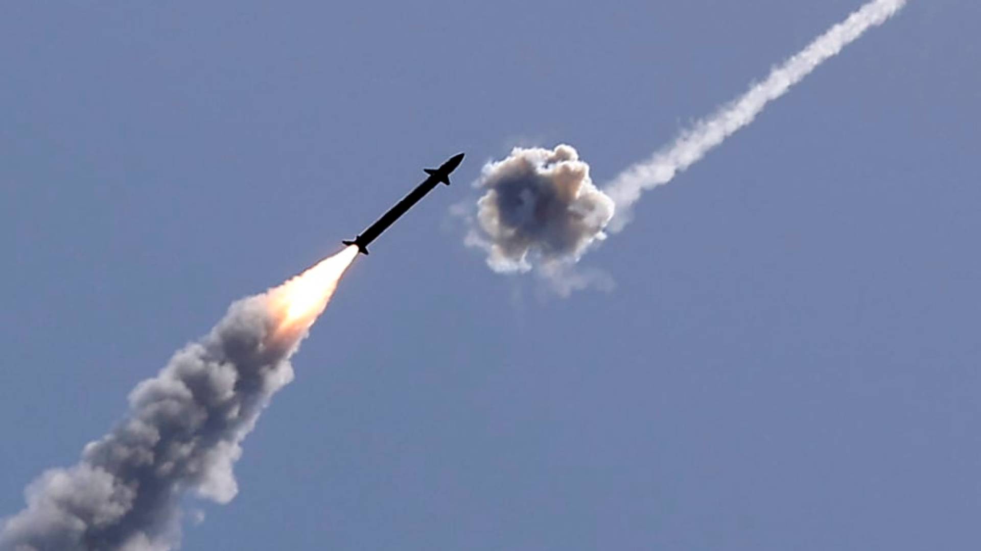 النائب المشاقبة يطالب بعدم اعتراض الصواريخ الموجهة للاحتلال.. والقاضي يوضح 