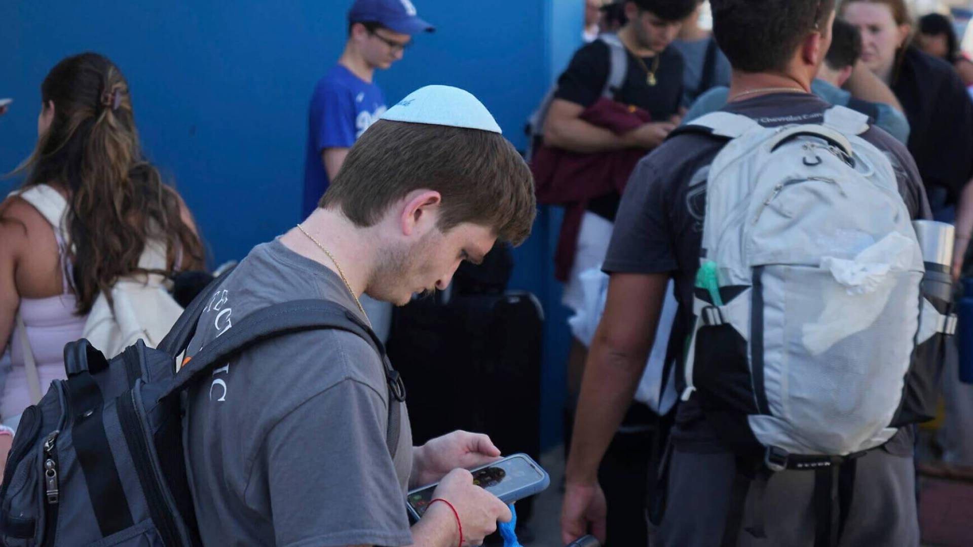 إعلام عبري: "إسرائيليون" يستغلون صافرات الإنذار للهروب من دفع فواتير المطاعم