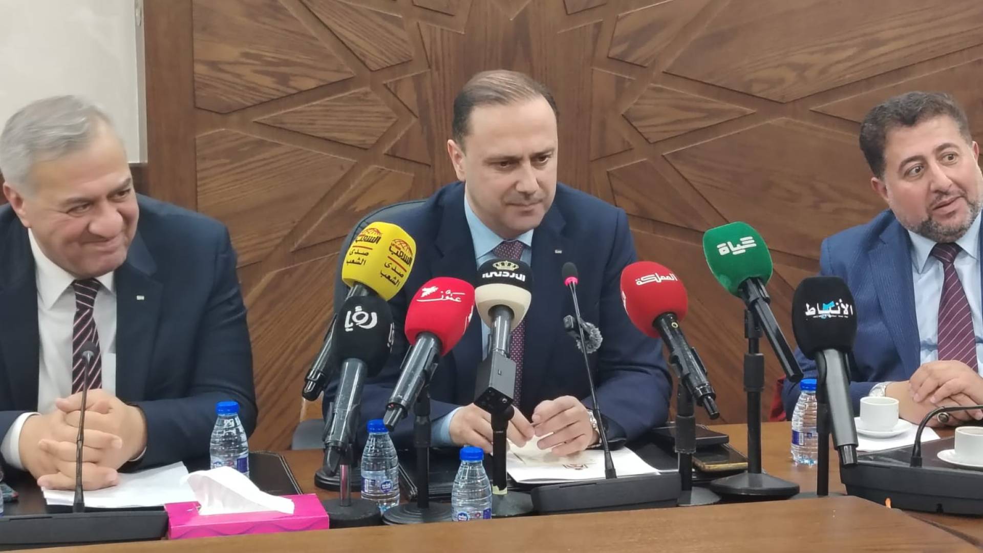 المومني يُحذّر من "أشباه الخبراء" ويُحمّل الوسائل الإعلامية مسؤولية التدقيق المهني 