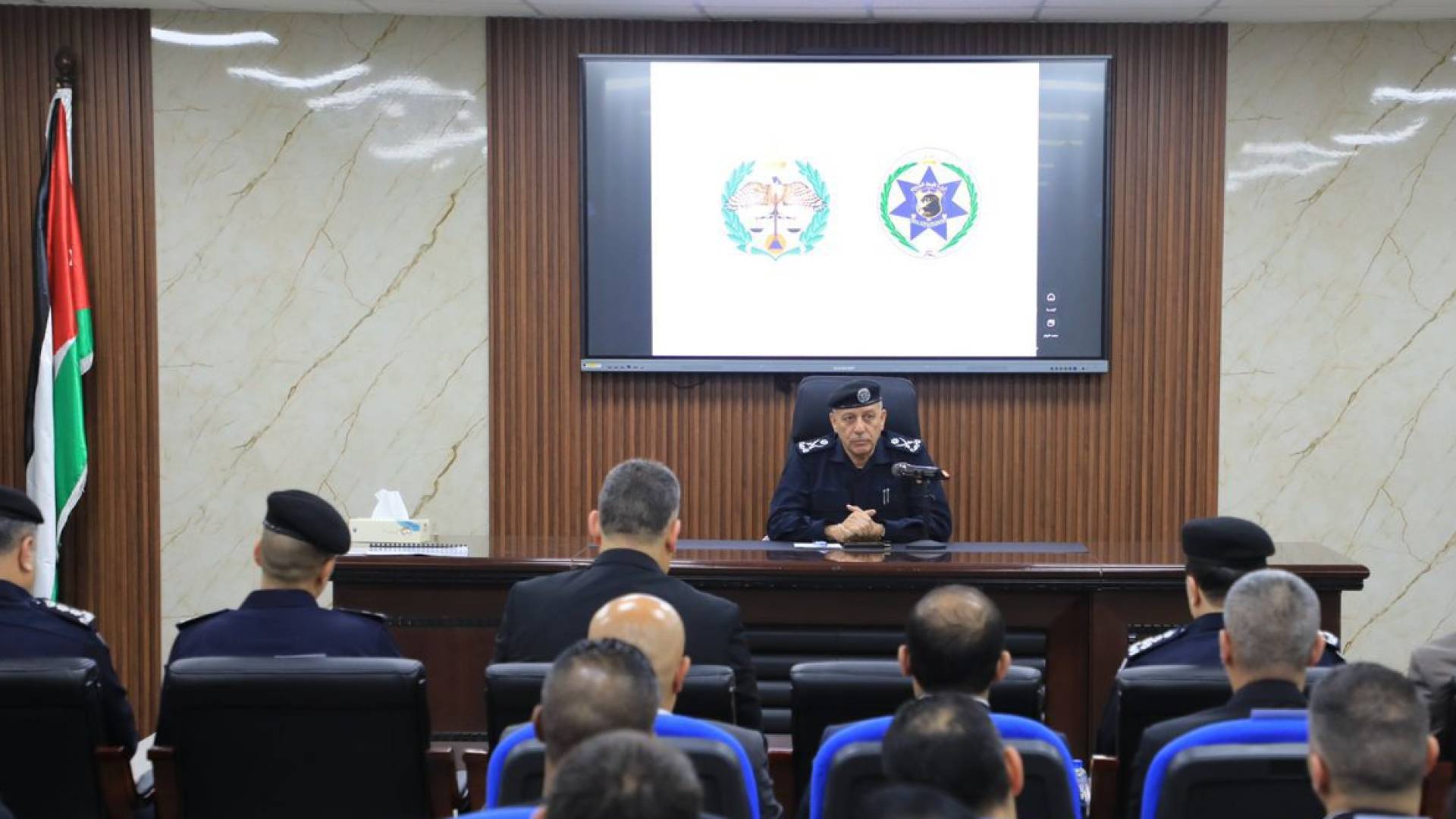 مدير الأمن العام يزور إدارة البحث الجنائي ويشيد بجهود مرتباتها النوعية في التصدي للجريمة 