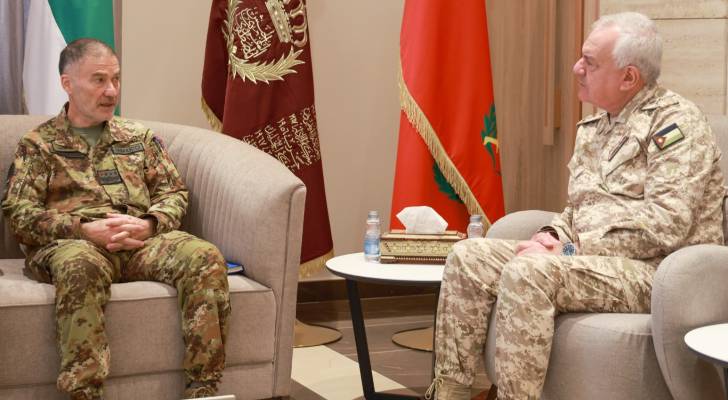 رئيس هيئة الأركان المشتركة اللواء الركن يوسف أحمد الحنيطي وقائد العمليات المشتركة بالجيش الإيطالي