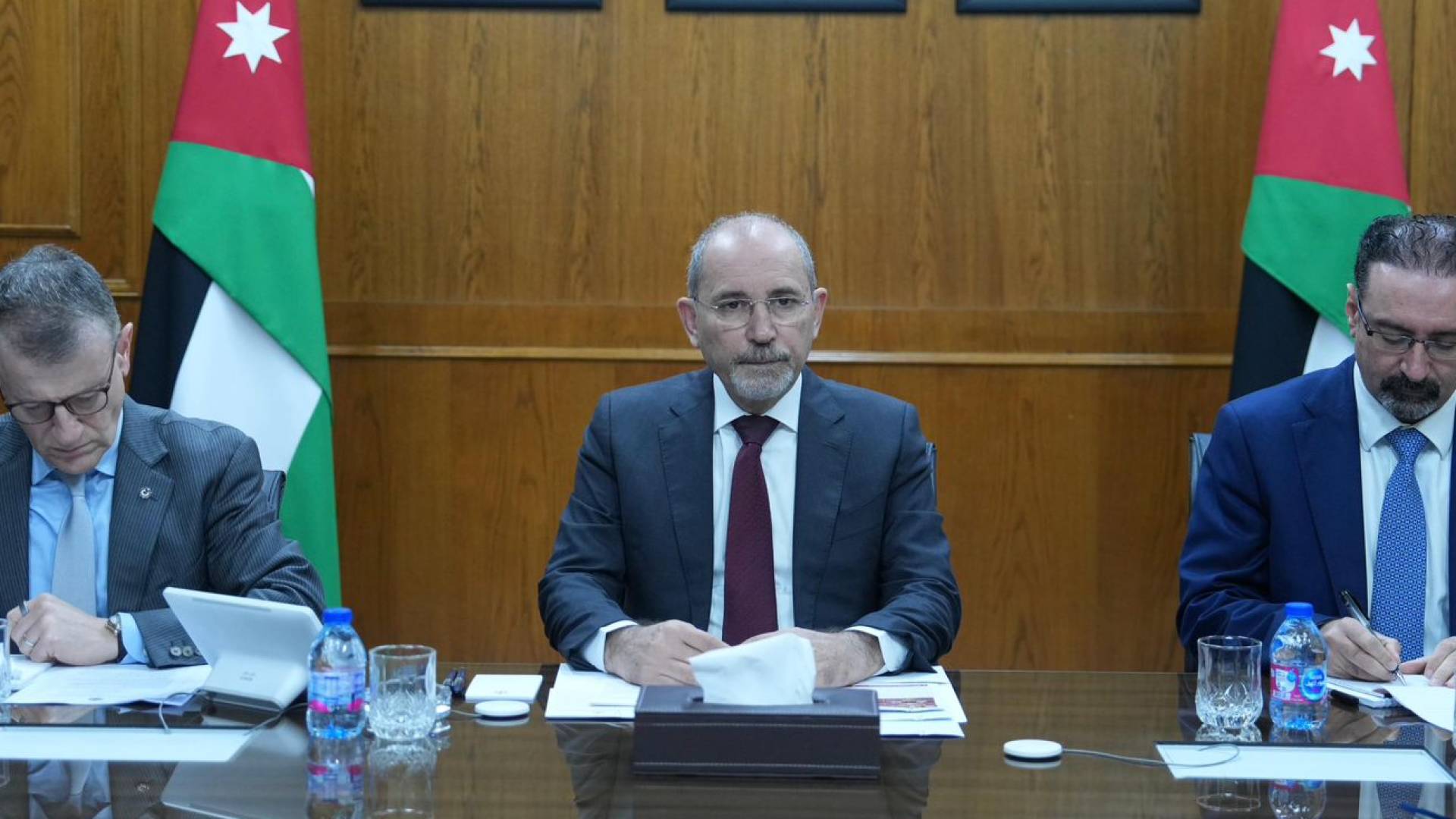 الصفدي يدعو لوقف التصعيد وضمان حرية الملاحة في مضيق هرمز خلال اجتماع دولي