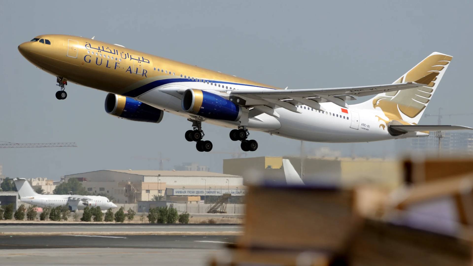 بديلا للمنامة.. طيران الخليج البحريني يعلن توسيع وجهاته من مطار الدمام السعودي