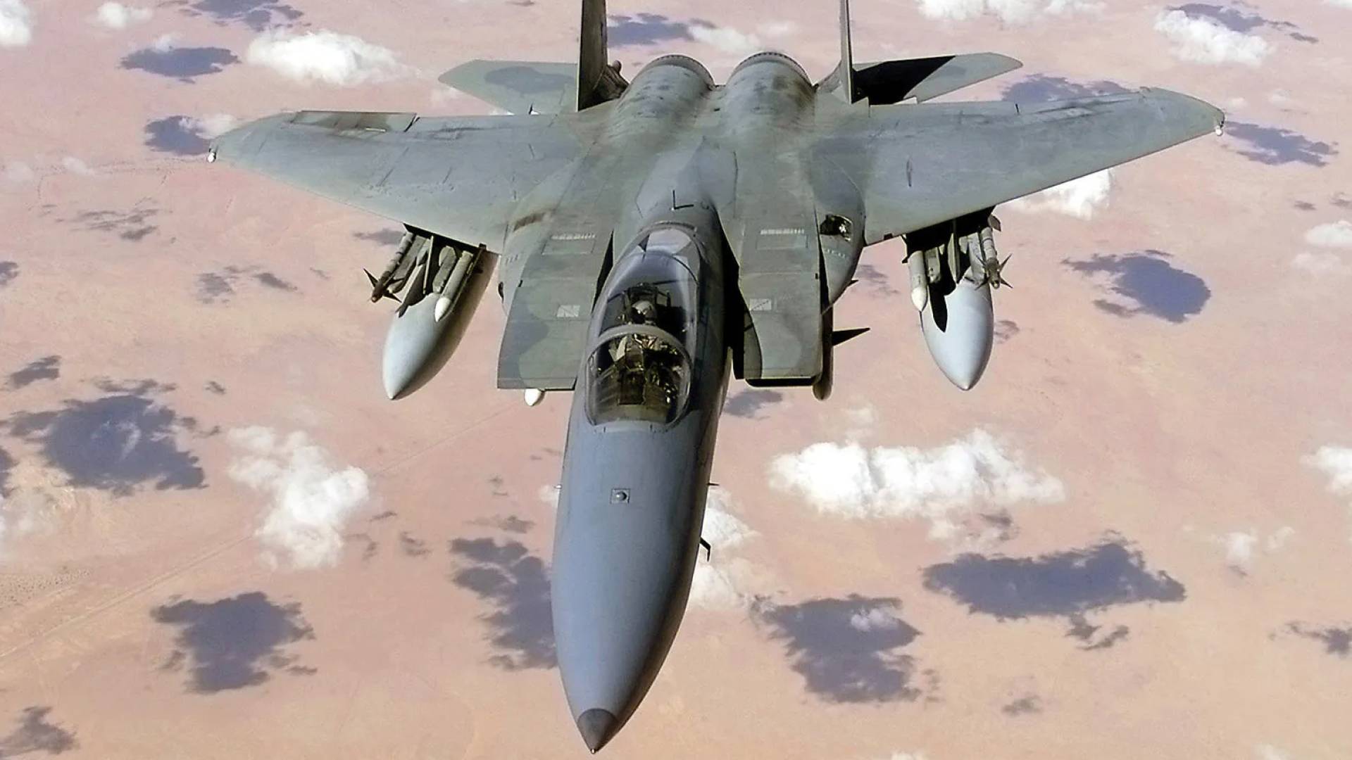 إعلام أمريكي: حطام الطائرة يؤكد أنها "إف-15" وليست "إف-35" الشبحية كما يزعم الحرس الثوري