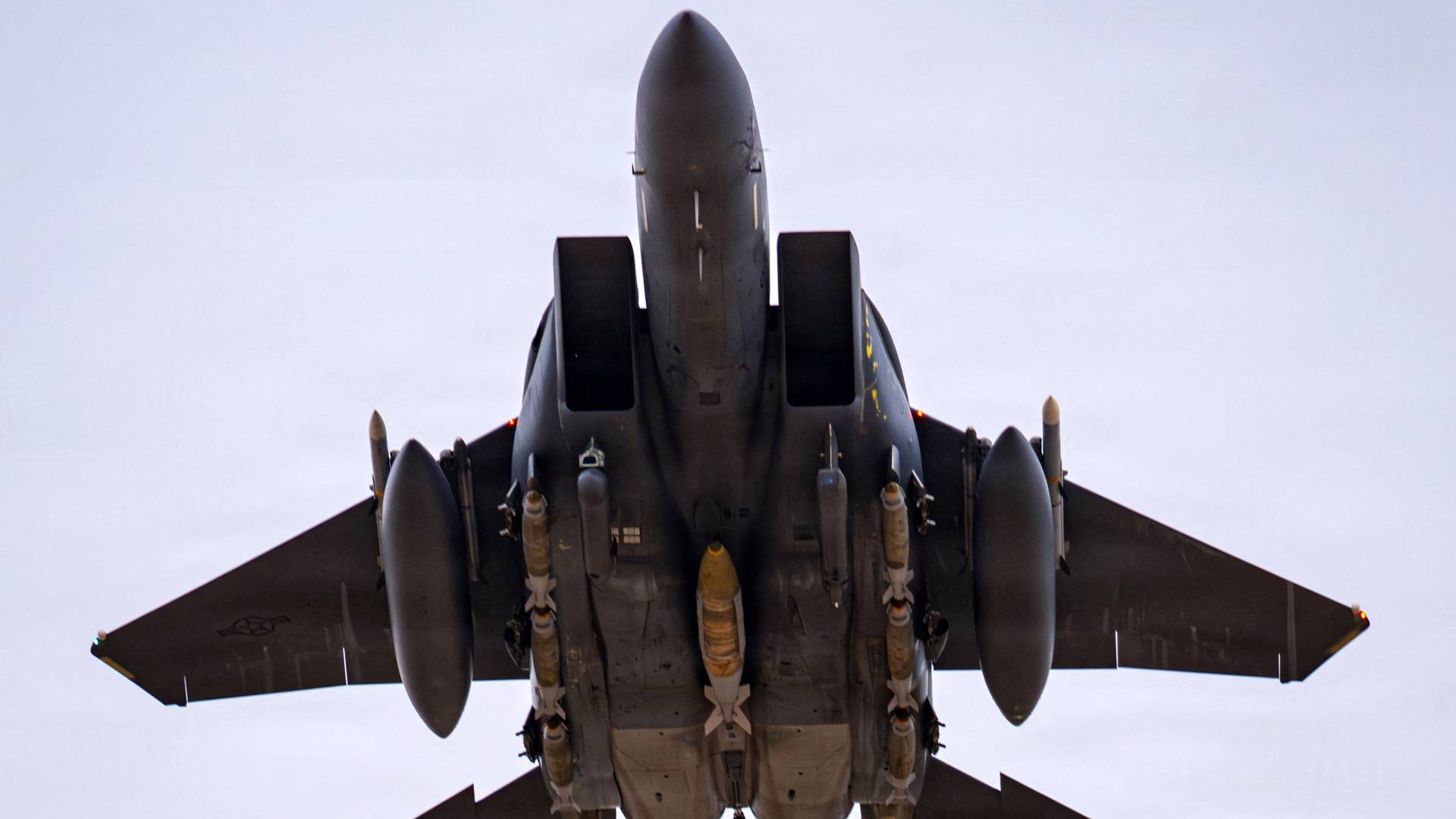 البيت الأبيض: فريق الأمن القومي قدم تحديثات لـ ترمب عن الطائرة التي أسقطت في إيران 