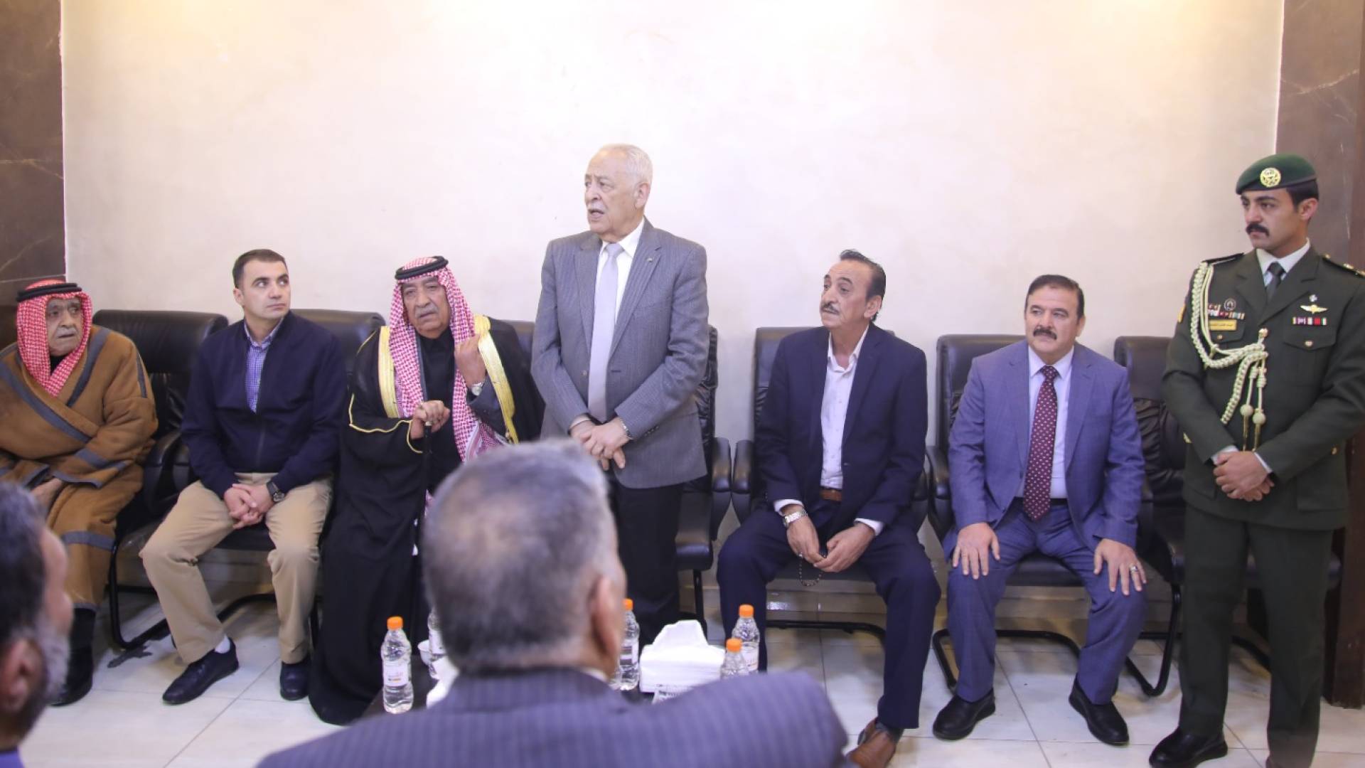 مندوبا عن الملك وولي العهد...العيسوي يعزي عشيرتي الكفاوين والبشابشة 