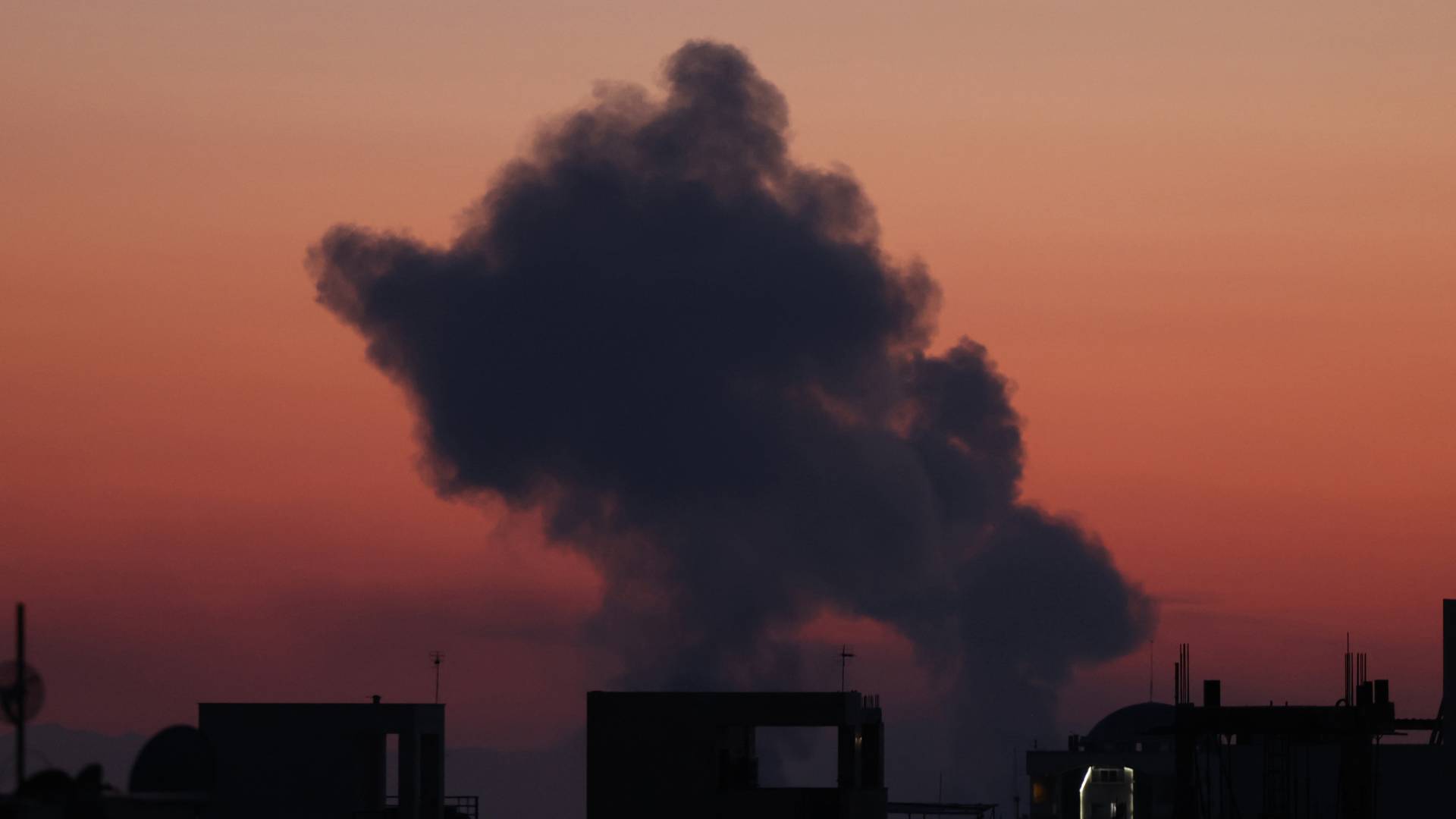 توسع نطاق الغارات في العمق الإيراني.. سقوط ضحايا في "كهكيلويه" و"أردبيل"
