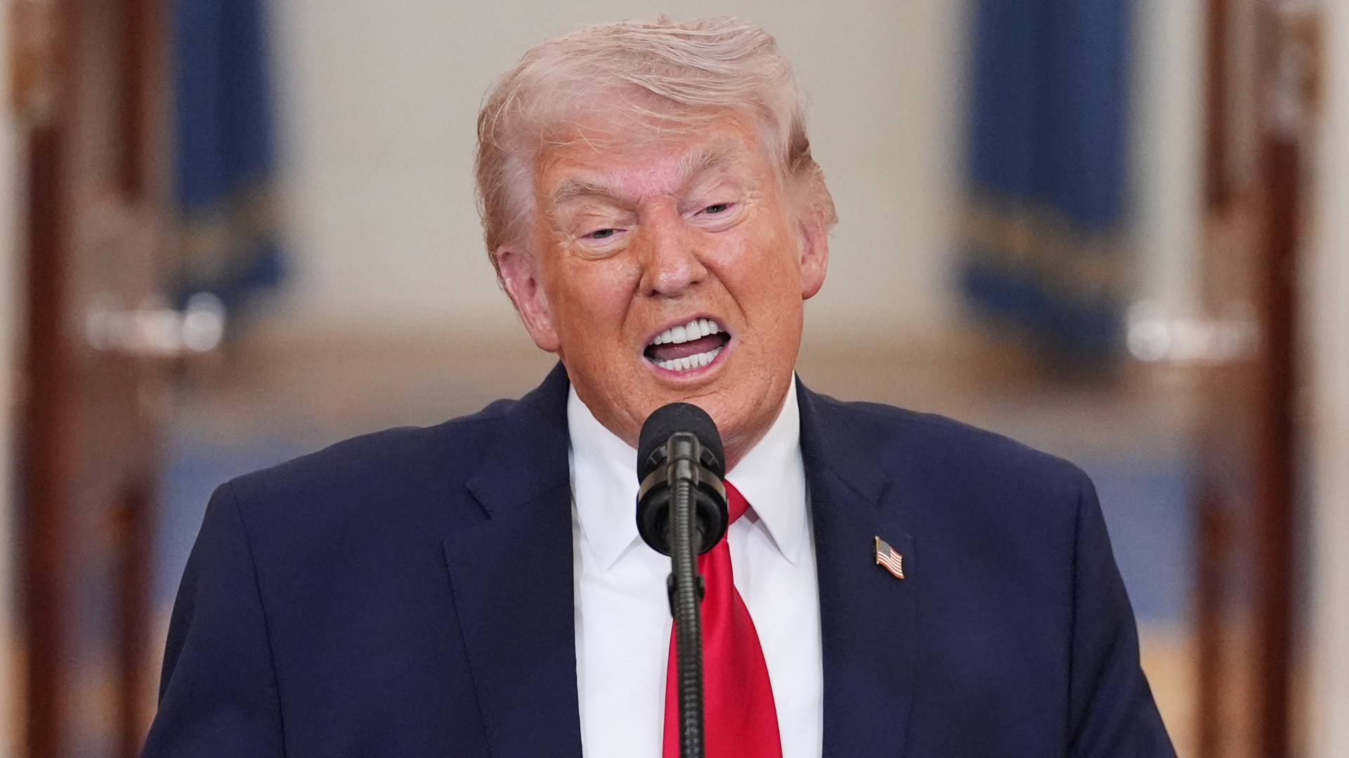 ترمب يكشف عن تمويل المتظاهرين بالسلاح ويهدد بالاستيلاء على النفط الإيراني