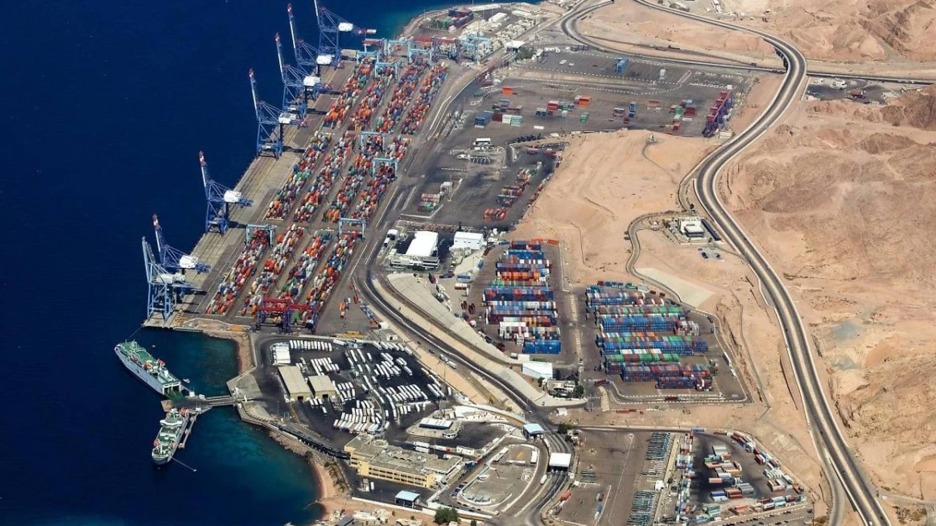 مجلس الوزراء يعفي باخرة التخزين العائمة للغاز من الرسوم والضرائب #عاجل 