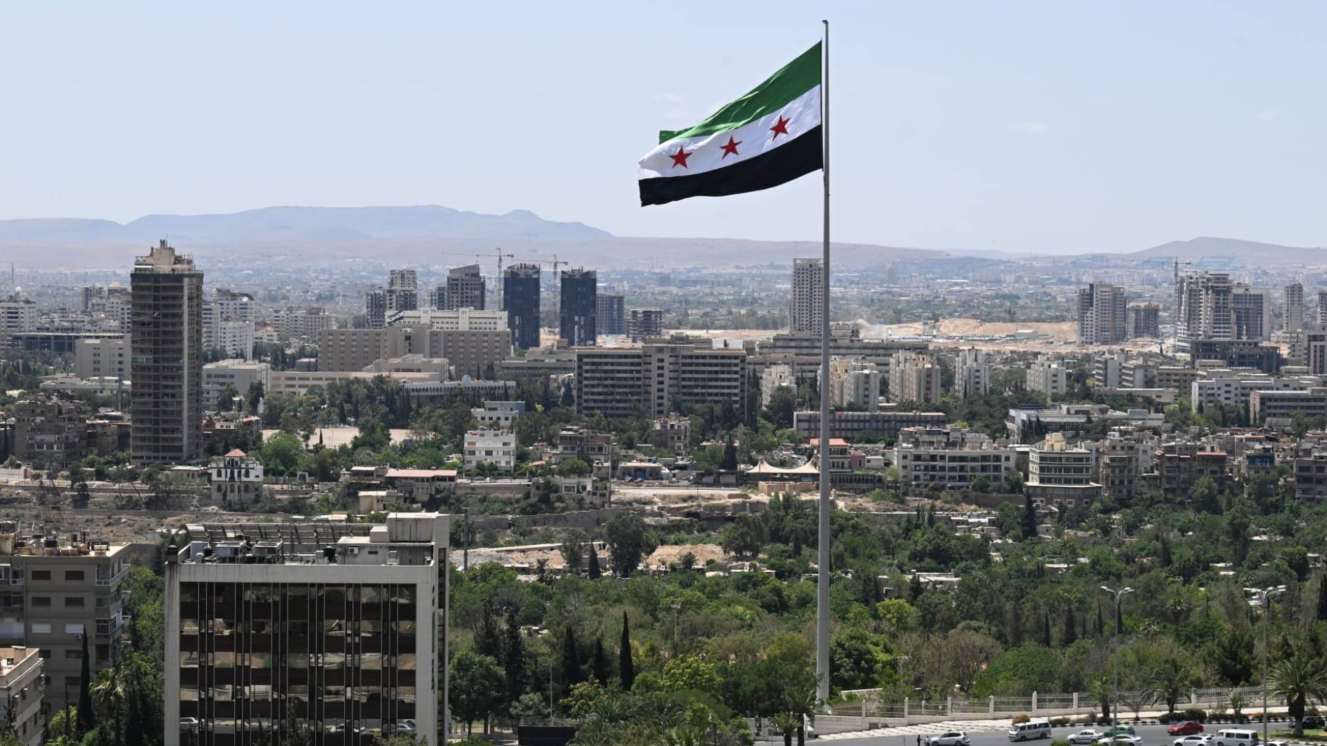 الداخلية السورية تقبض على المتورطين في الاعتداءات على سفارة الإمارات.. وتؤكد: أمن البعثات "خط أحمر" 