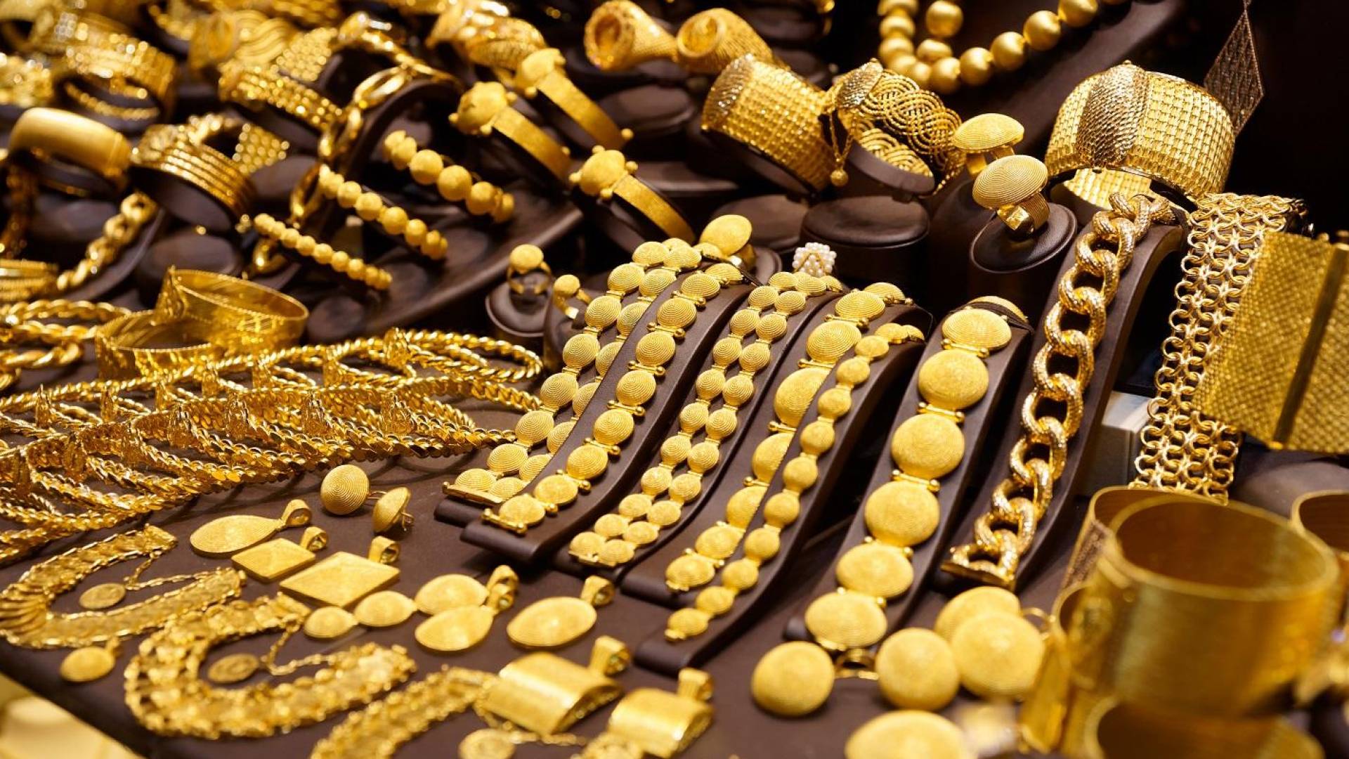 انخفاض متفاوت في أسعار الذهب والليرات في الأردن يوم الاثنين