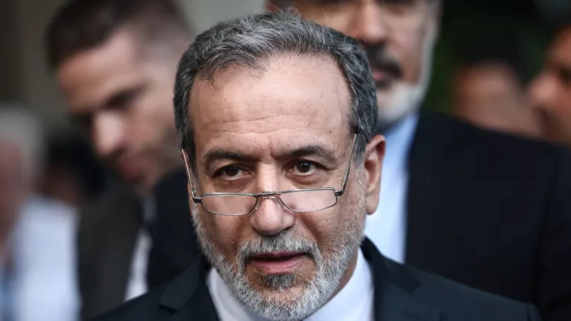 عراقجي يحذر من "زلزال" اقتصادي عالمي إذا نفذ ترامب تهديداته لطهران 