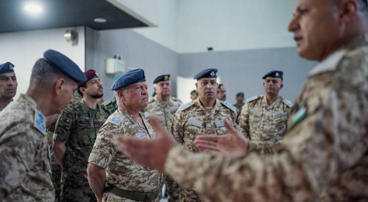 الملك يزور قيادة سلاح الجو الملكي