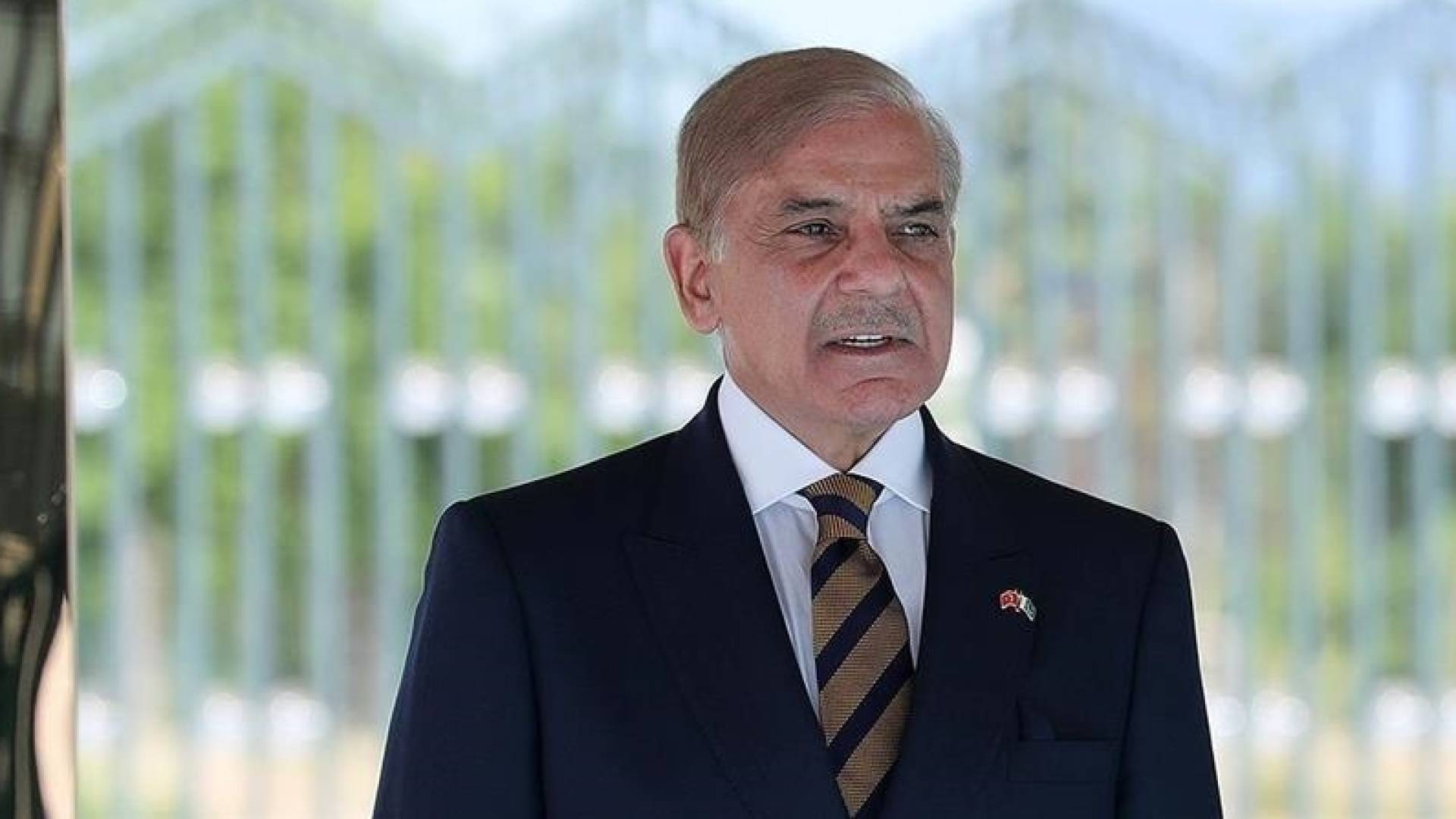 رئيس وزراء باكستان: يسرني إعلان الوقف الفوري للنار في جميع أنحاء إيران ولبنان وغيرهما 