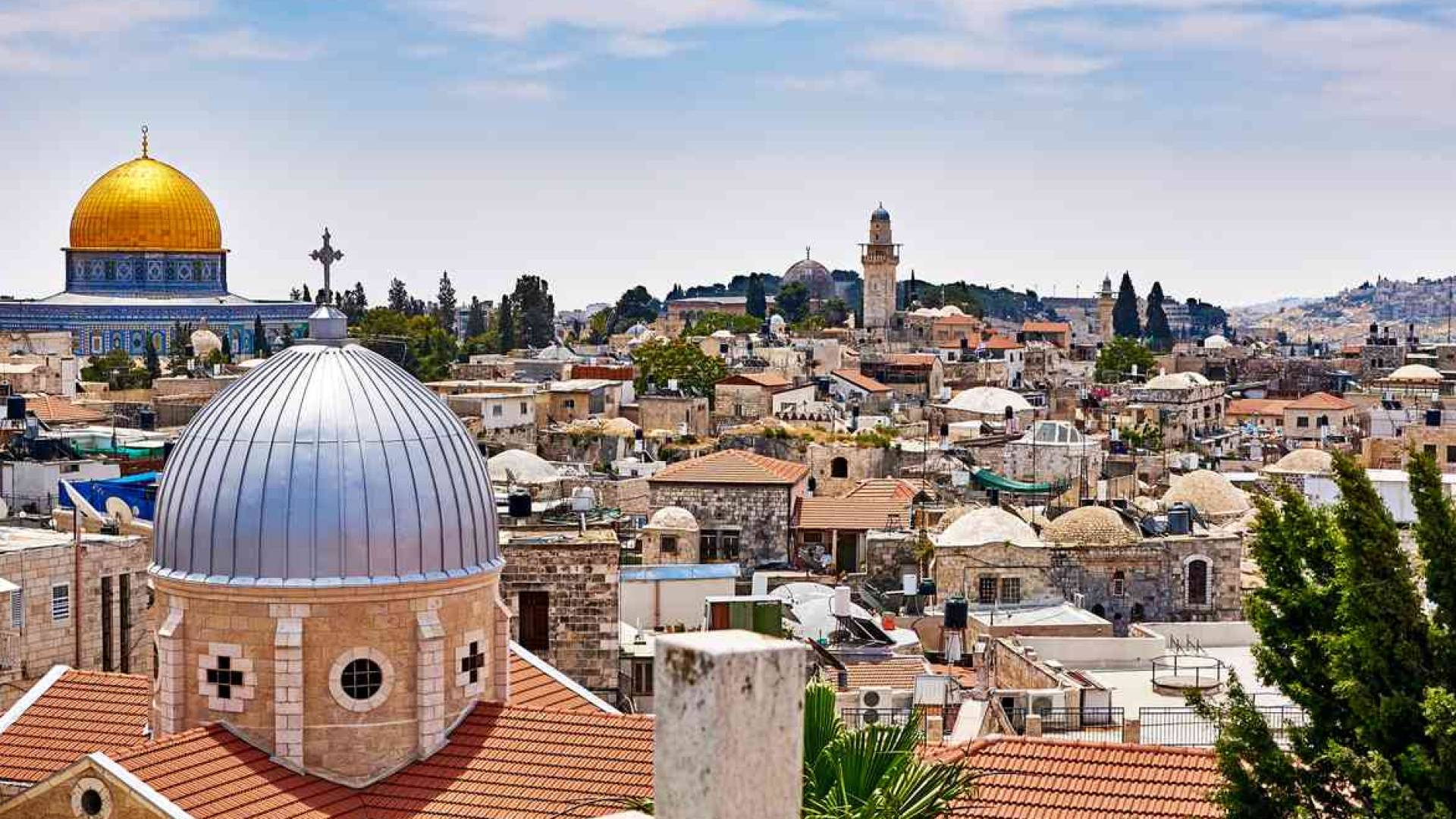 سلطات الاحتلال تقرر إعادة فتح المسجد الأقصى وكنيسة القيامة وباقي دور العبادة الخميس