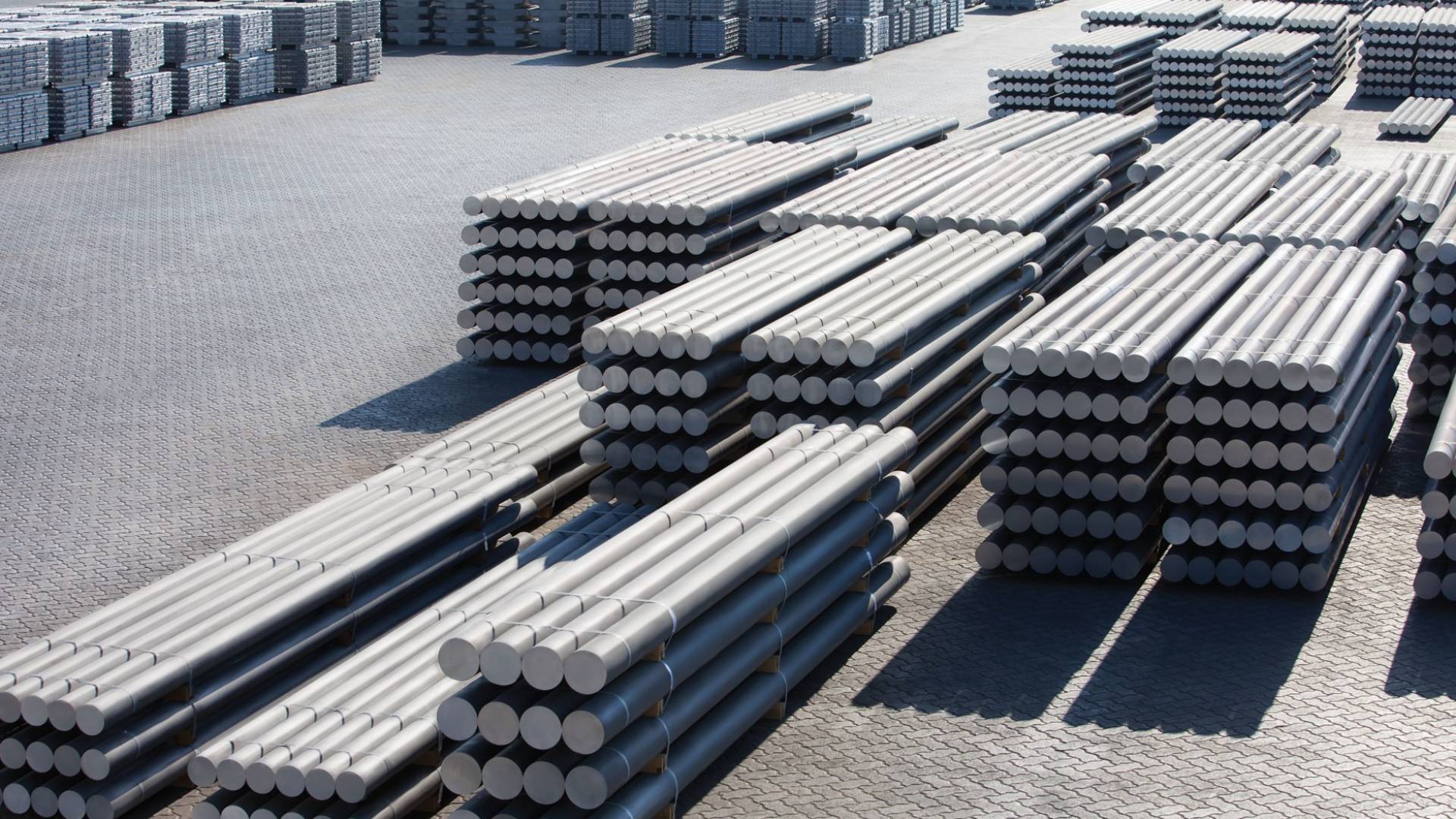 صناعات عالمية تدفع ثمن "أزمة الألومنيوم" جراء قصف إيران دول الخليج 