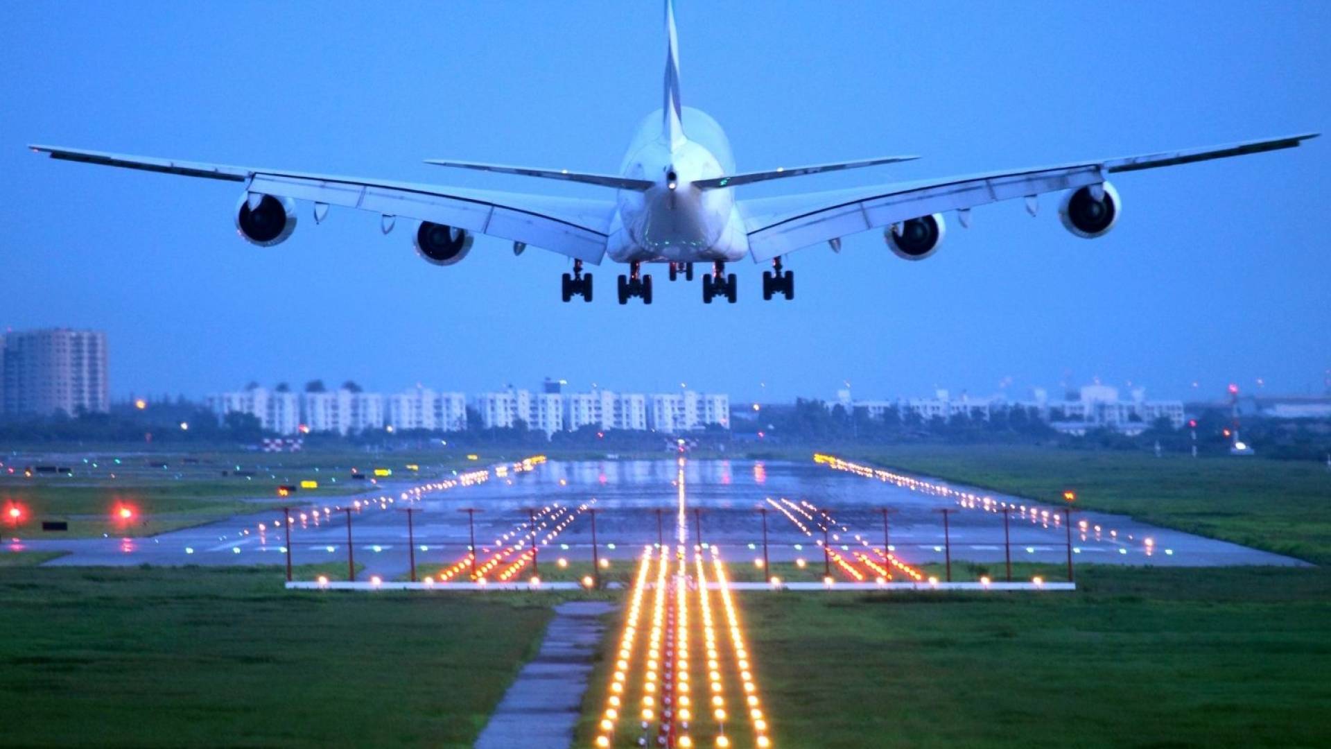 إلغاء كافة الرحلات في مطار بيروت حتى إشعار آخر جراء تهديدات الاحتلال لطريق المطار 